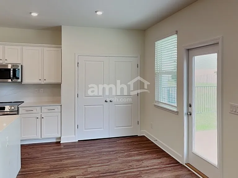 8526 Belfort Landing Dr — Photo 6