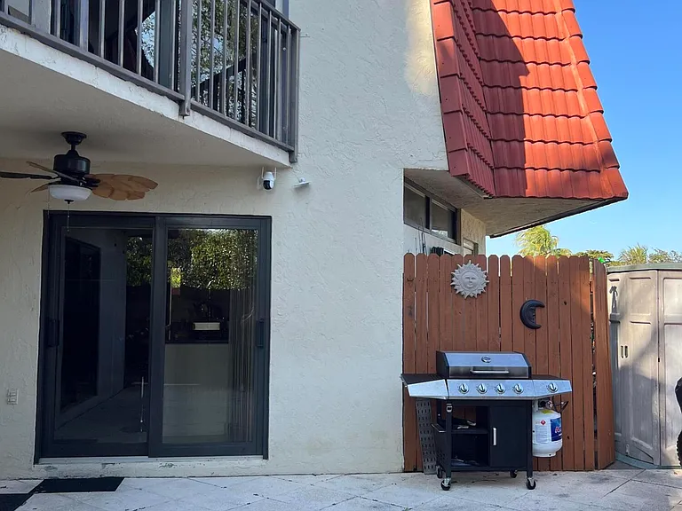 3648 Victoria Dr — Photo 2