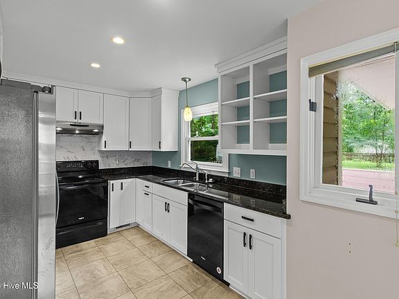 3rd image of 105 Crump Farm Road