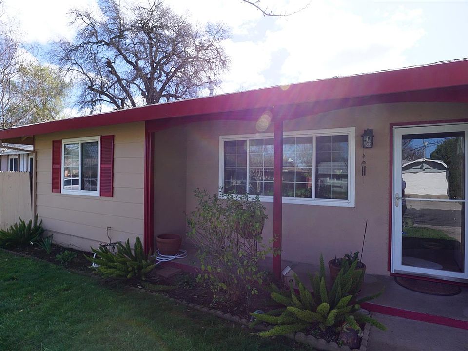 2nd image of 10766 Oakton Way