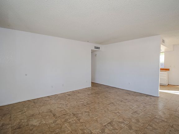 2nd image of 513 E Gabrilla Dr