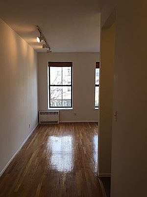 5th image of 735 Washington Ave #2B