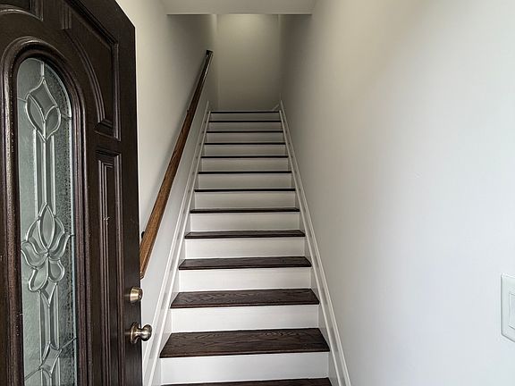 4th image of 911 Monroe Ave Floor 2