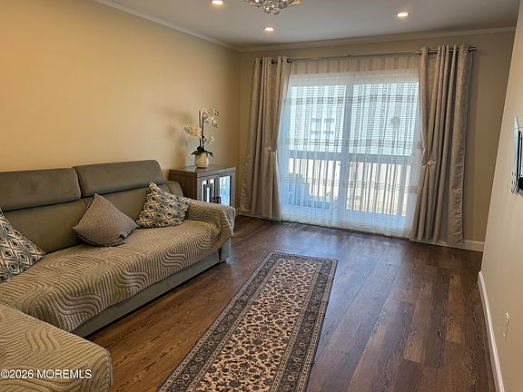 4th image of 15 Beachway Ave #10