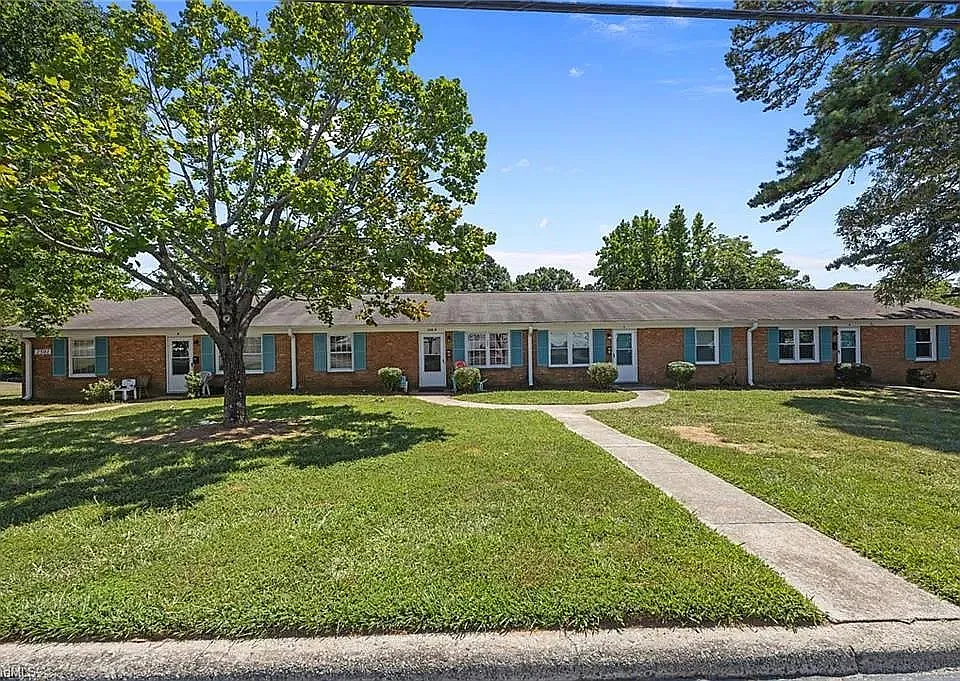 2 bed, 900 sqft, $950 — Photo 1