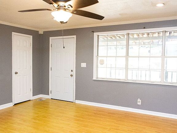 5th image of 435 Montclair Dr Unit A