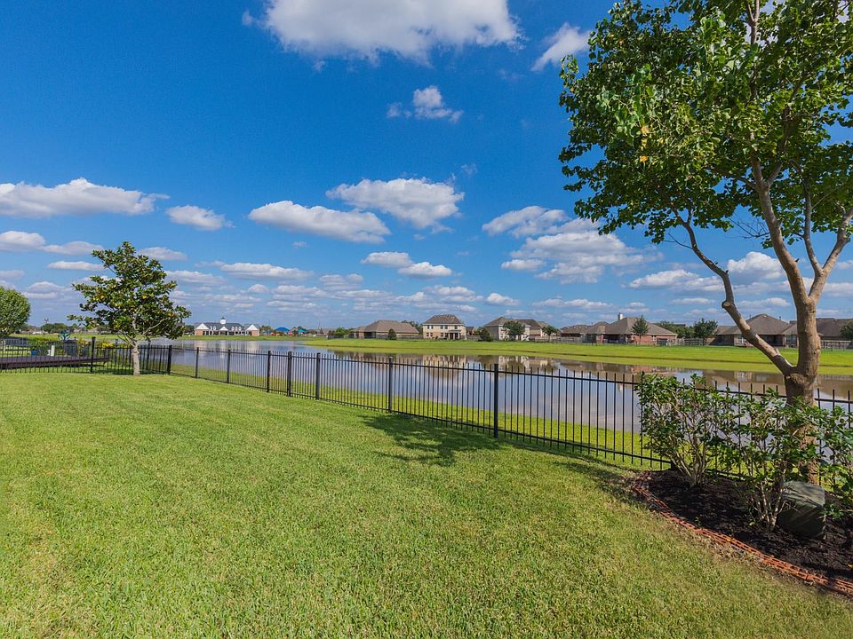 1st image of 835 Aqua Vista Ln