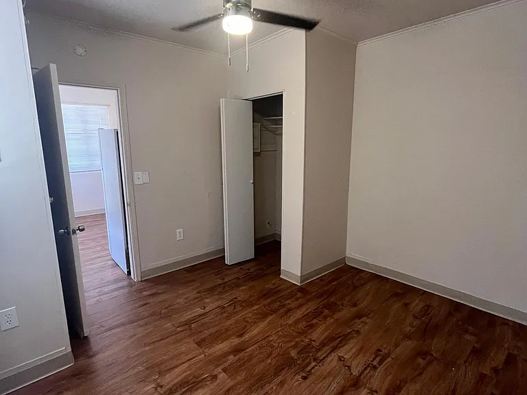 410 E Adams St #R — Photo 4