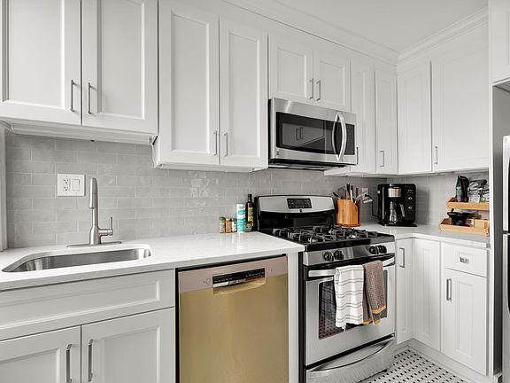 5th image of 1824 S St NW