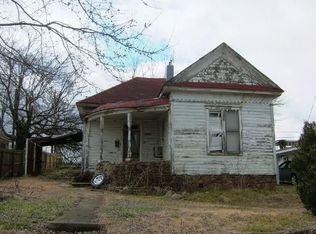 307 7th St, Mena, AR 71953
