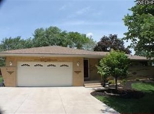 873 E Parkhaven Dr, Seven Hills, OH
