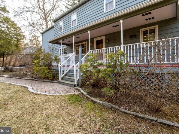 242 S Sugan Rd, New Hope, PA 18938