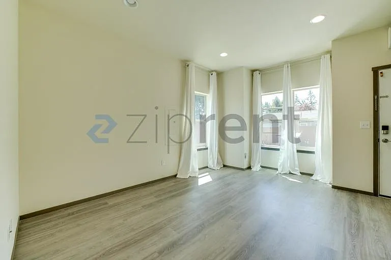 3655 Pine Rd NE — Photo 5