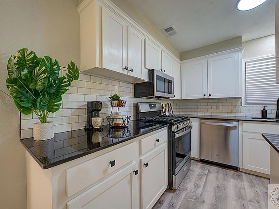 3rd image of 2410 Ladybird Dr