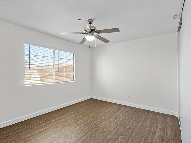 Summer House Apartments — Photo 31