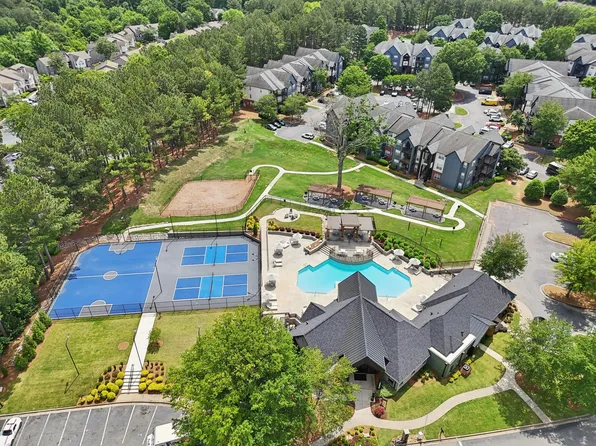 Wesley St. Claire Apartments at Lawrenceville