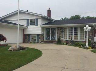 1834 Baldwin Ct, Trenton, MI 48183
