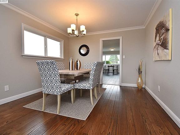 5th image of 2342 Longview Dr