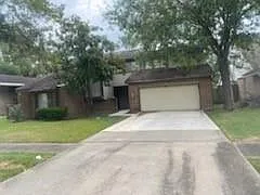4 bed, 2.5 bath, 2352 sqft, $1,800 — Photo 3