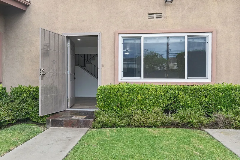 3 bed, 1175 sqft, $3,495 — Photo 1