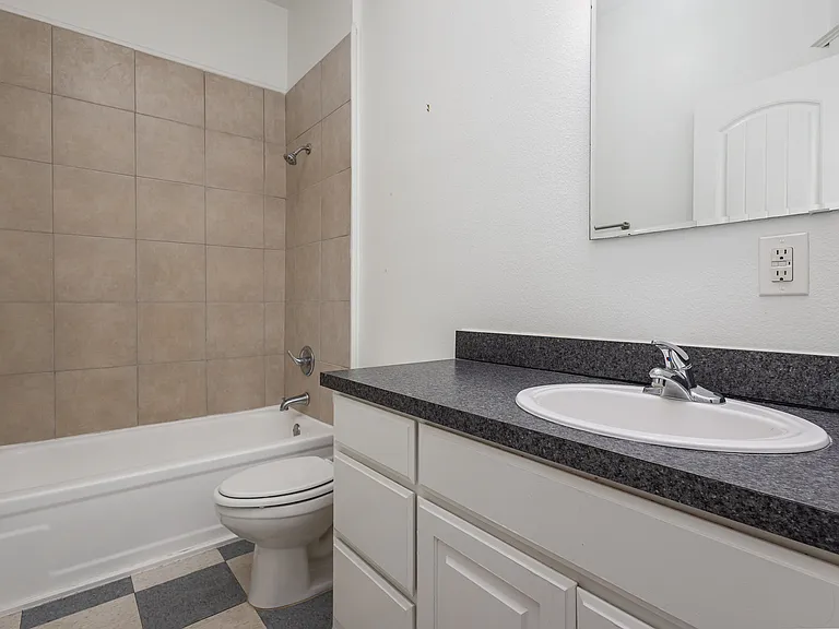 1230 Kings Hwy #3 — Photo 11