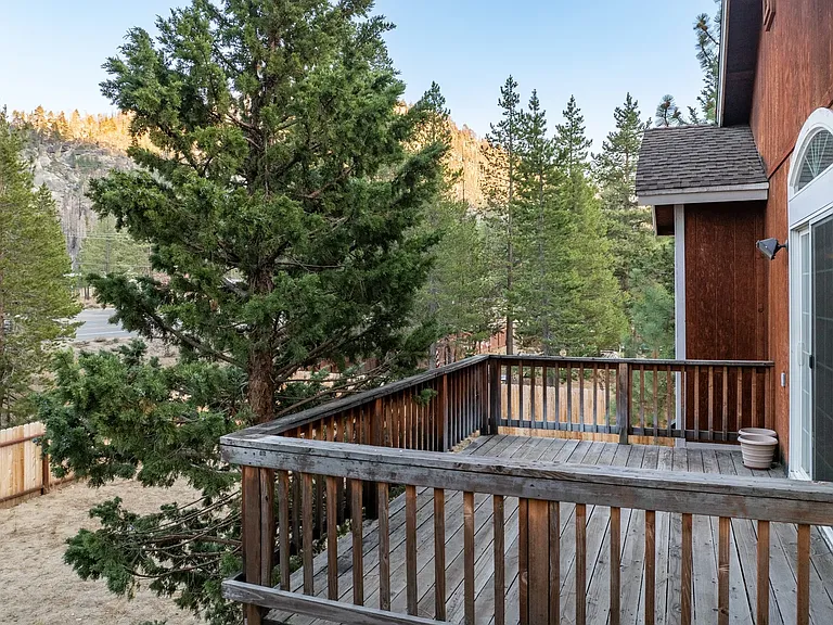 2239 Blitzen Rd — Photo 18