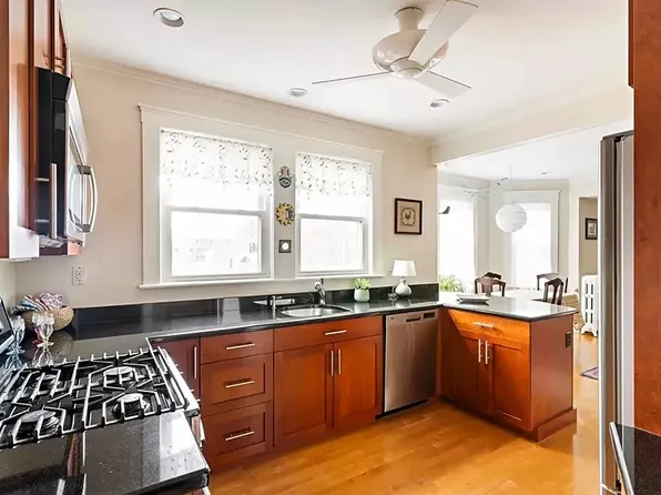 22 Centre St Unit 8, Cambridge, MA 02139