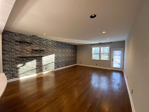 4th image of 138 Ellsworth Manor Dr