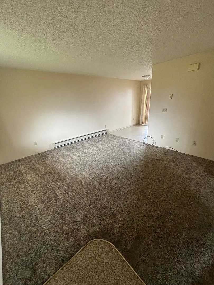 1 Bedroom 1 Bathroom at Hollywood Park Apartments — Photo 4