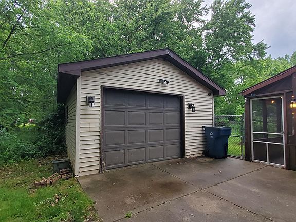 4th image of 704 S 22nd St