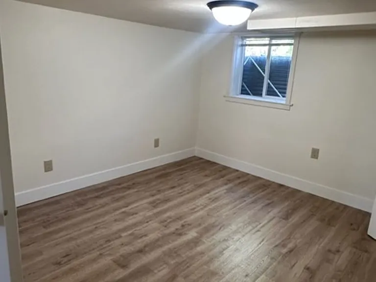 516 S 11th Ave — Photo 3