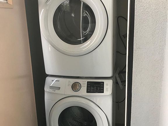 5th image of 168 N Wilson Ave #101
