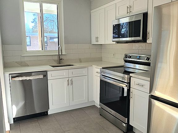 2nd image of 498 Fountain St APT C3