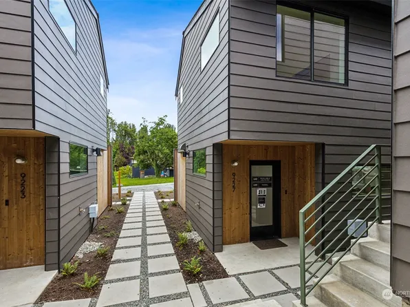 9227 3rd Avenue NW, Seattle, WA 98117
