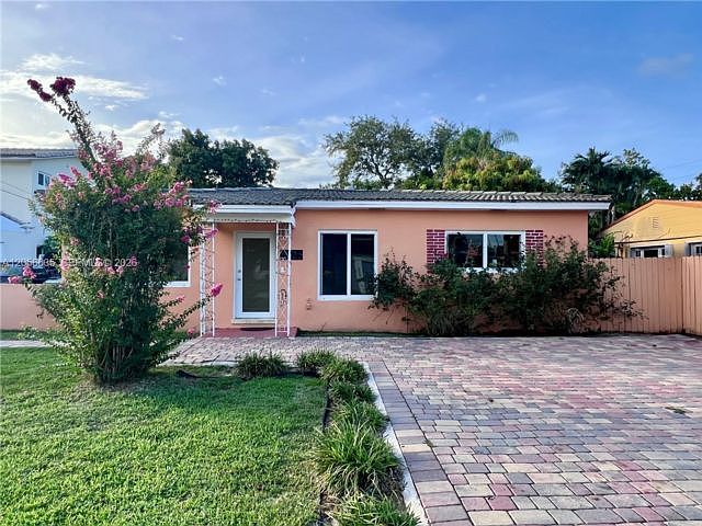 1st image of 6225 SW 26th St
