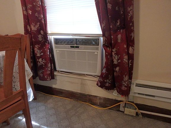 5th image of 904 E Randolph St