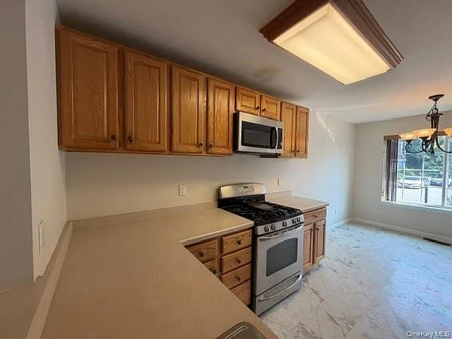 1403 Scarborough Dr — Photo 5