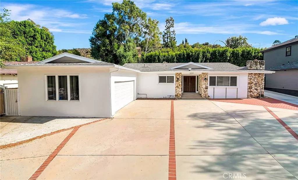 4 bed, 2160 sqft, $7,200 — Photo 4