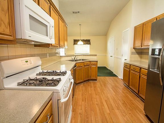 4th image of 1323 Falcon Dr