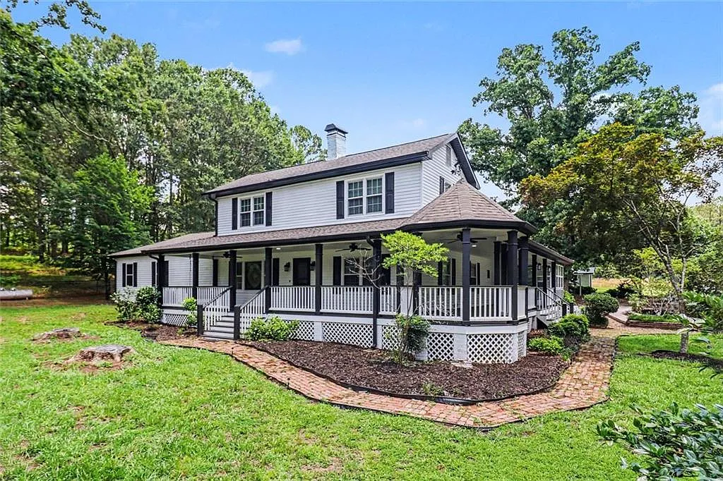 4 bed, 2.5 bath, 3627 sqft, $6,200 — Photo 1