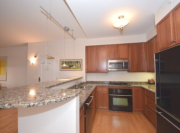 5th image of 2300 Chestnut Ave #S-303