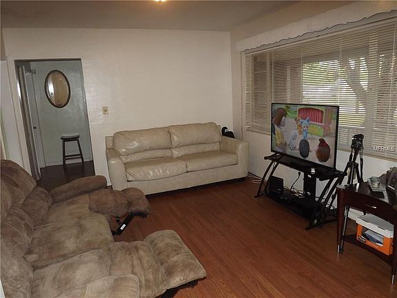 4th image of 1003 Seneca Ave