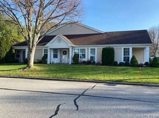 18 Orient Ct, Ridge, NY 11961