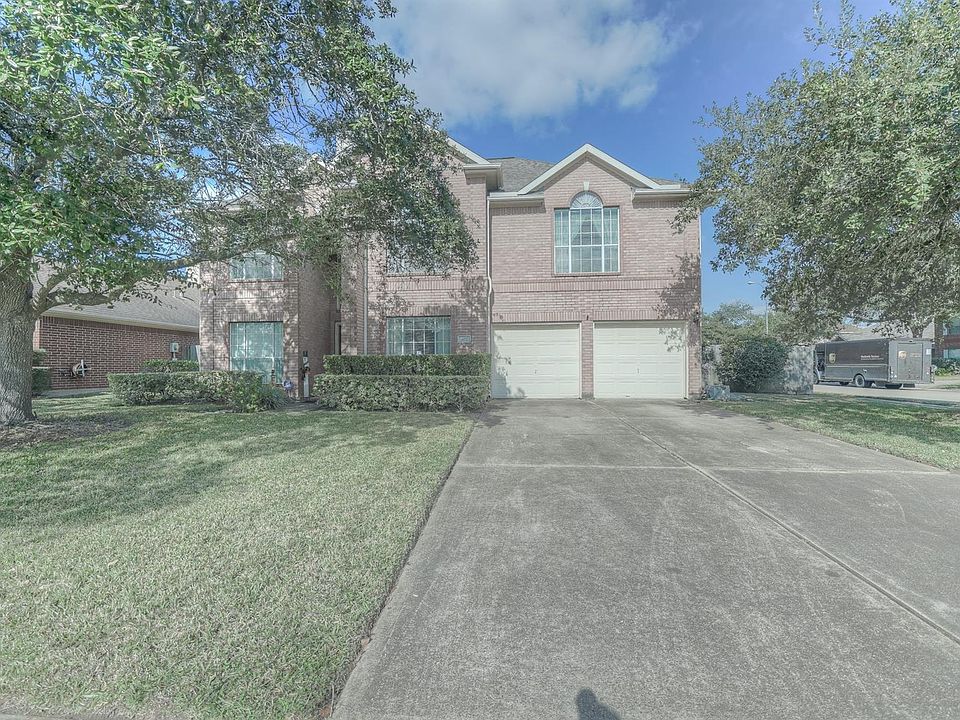 1st image of 802 N Hampton Dr