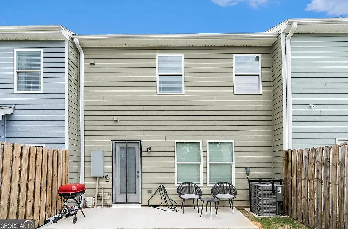 3 bed, 2.5 bath, 1568 sqft, $2,500 — Photo 4