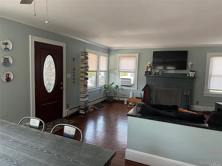 38 Clayton Ave — Photo 4