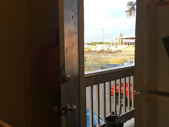 4th image of 902 Lawton Ave APT 10