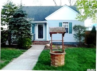 12 Fairtown Rd, Bay Shore, NY 11706