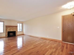 2215 Christian Ln, Lisle, IL 60532