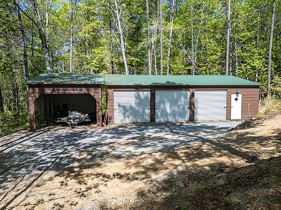 3rd image of 240 Amandas Way